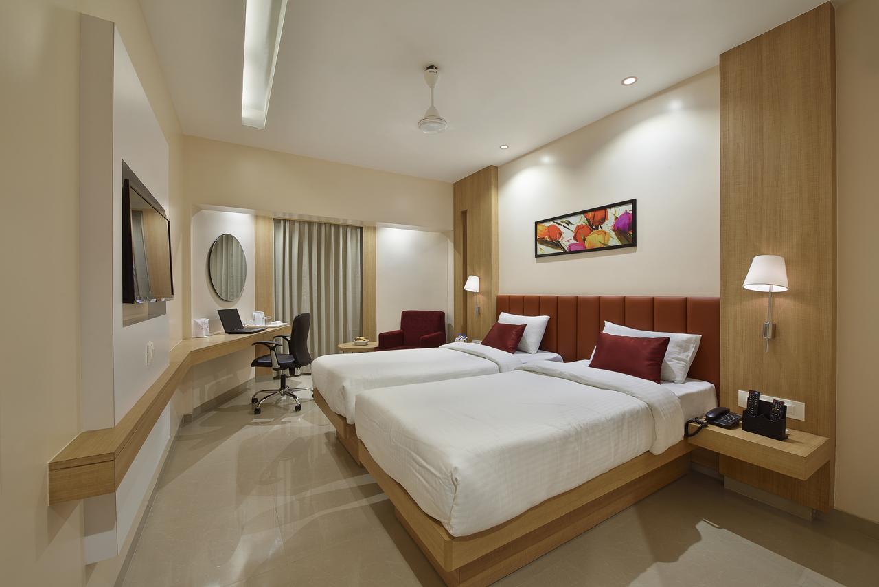 The Eastern Hotel Ankleshwar Buitenkant foto